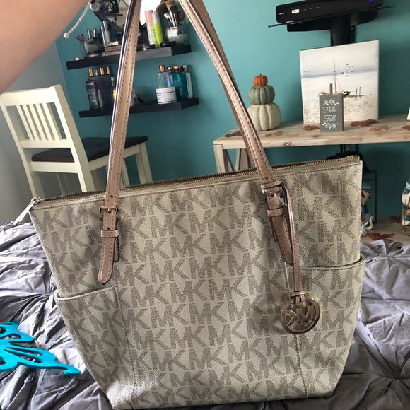 Michael Kors Handbags - Used Michael Kors Purse